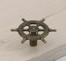 Load image into Gallery viewer, Door knobs/drawer pulls
